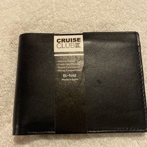 Men’s Black Leather Bi-fold Wallet
